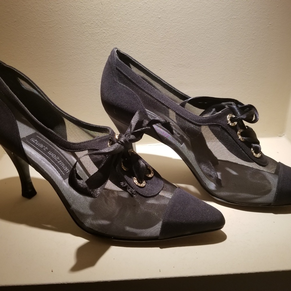 Stuart Weitzman - Picture 3 of 4